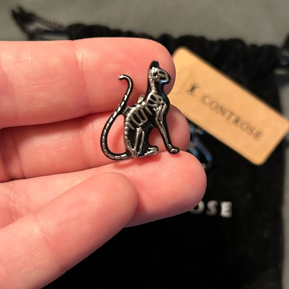 🩷 NWT controse skeleton cat stud earring - Picture 2 of 3